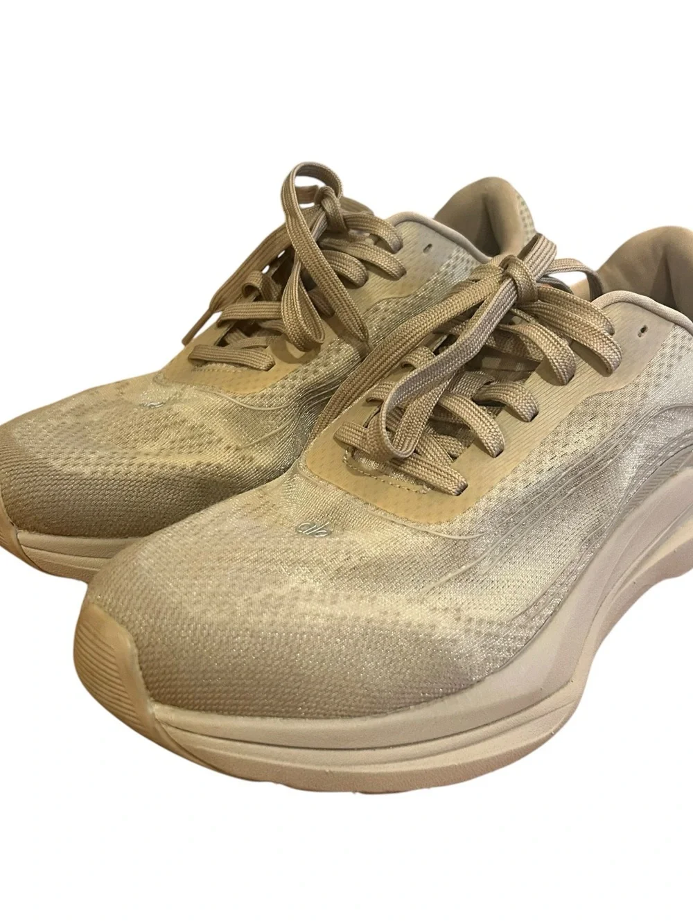 Alo Runner Sneakers Sz 8 Gravel